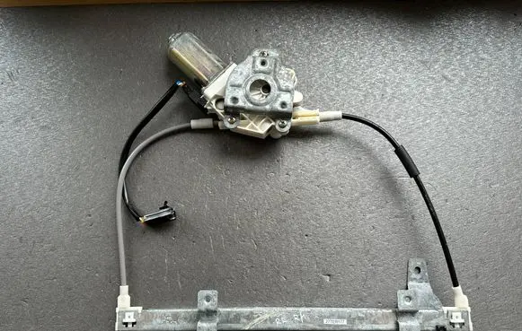 Nissan Terrano Rear door window regulator with motor 827008F300