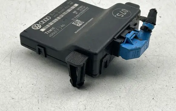 Volkswagen PASSAT B6 Gateway control module 3C0907951A 402063F