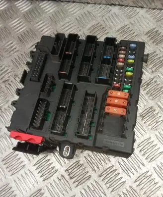 Opel Signum Fuse box set 13205776