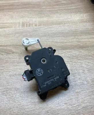 Toyota RAV 4 (XA20) Air flap motor/actuator 0637008330