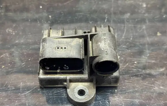 Mercedes-Benz A W176 Glow plug pre-heat relay A6519007703 51299070F 2003000617659