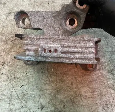 Renault Master III Engine mount bracket 