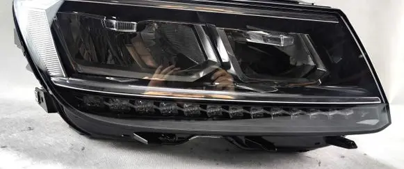 Volkswagen Tiguan Headlight/headlamp 5NB941774E