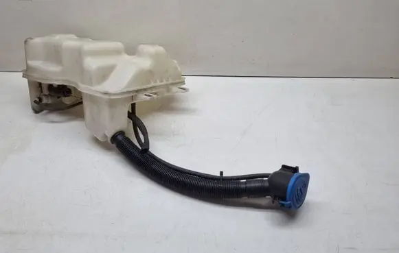 BMW 2 F46 Windshield washer fluid reservoir/tank 7369649 61667369649