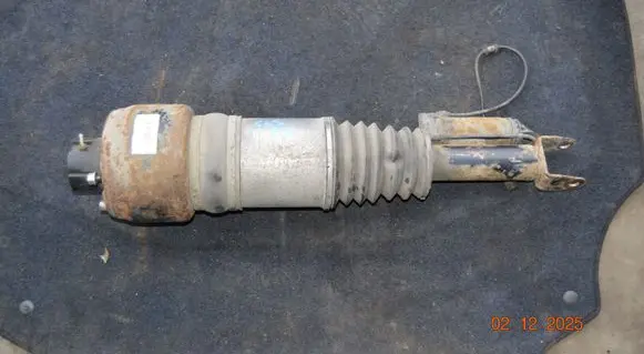 Mercedes-Benz CLS C219 Air suspension front shock absorber C086078 02122025 040930081302
