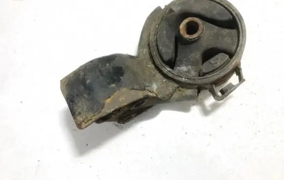 Mitsubishi Colt Engine mount bracket