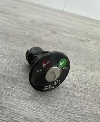 Passenger airbag on/off switch