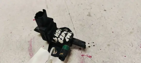 Citroen C4 II Turbo solenoid valve 9688124580