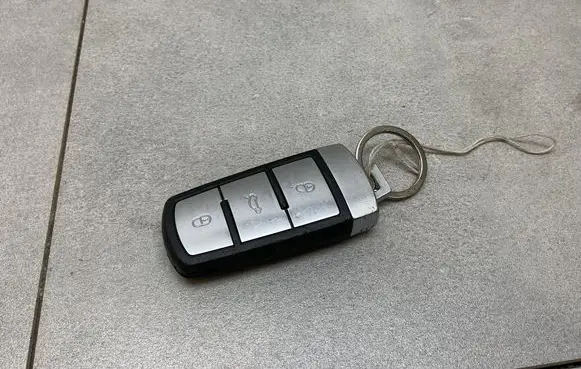 Volkswagen PASSAT B7 Ignition key/card 