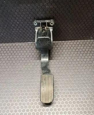 Mercedes-Benz Vito Viano W639 Accelerator throttle pedal A9063000404 0280755023 7GS009Q012
