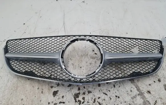 Mercedes-Benz E A207 Front grill