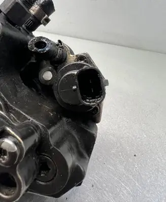 Volvo V70 Fuel injection high pressure pump 0445010043