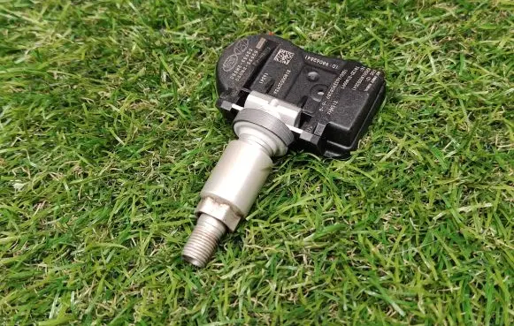 Hyundai Santa Fe Tire pressure sensor 529333N000 529332M550