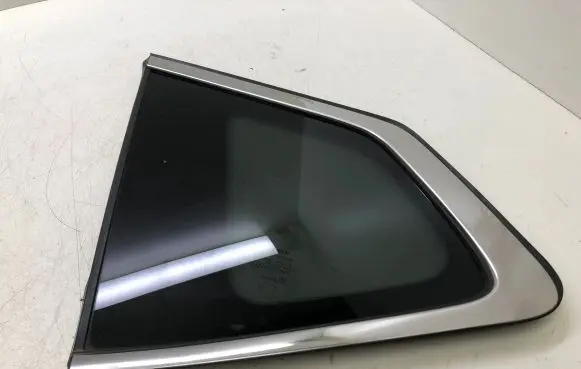 Nissan X-Trail T32 Rear side window