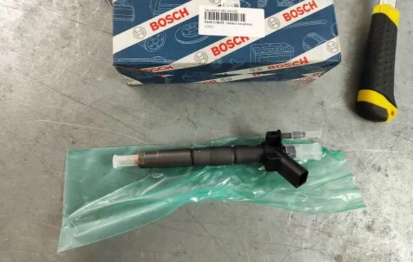 BMW 7 F01 F02 F03 F04 Fuel injector 0445118035