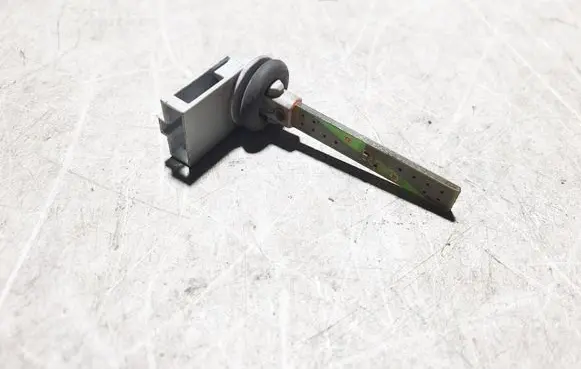 Volkswagen Polo IV 9N3 Oil temperature sensor 4B0820539
