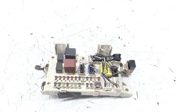 Toyota Avensis Verso Fuse module 8922144030
