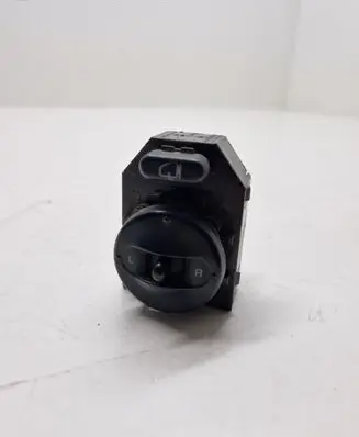 Toyota Prius (XW30) Wing mirror switch