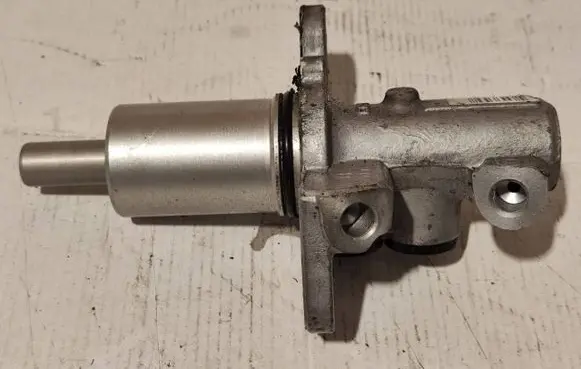 Audi A4 S4 B7 8E 8H Master brake cylinder 8E0611021