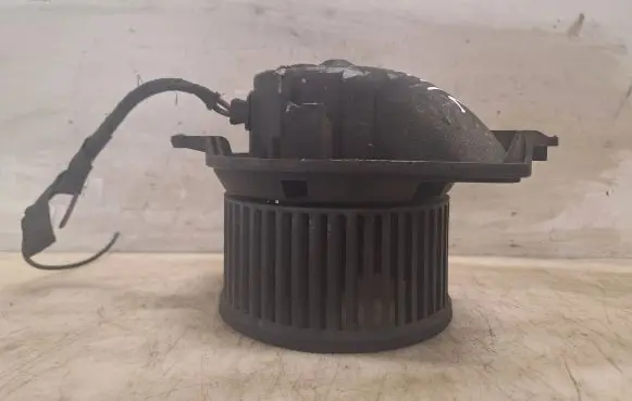 Volkswagen II LT Heater fan/blower X17651586K