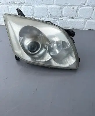 Toyota Avensis T250 Headlight/headlamp