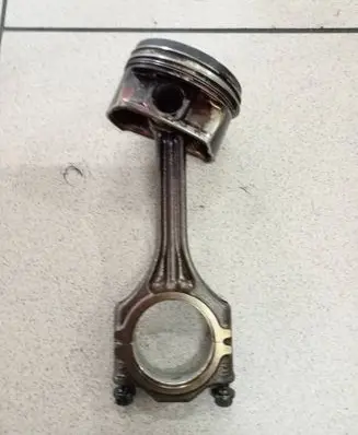 Volkswagen Golf VII Piston with connecting rod 76L92