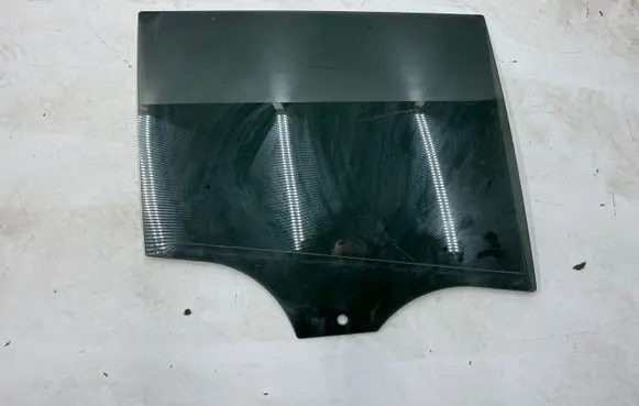 BMW 3 F30 F35 F31 Rear door window glass E000137
