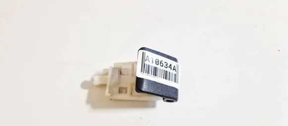Engine bonnet (hood) release handle