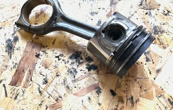 Citroen Berlingo Piston with connecting rod