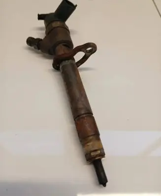 Volvo S60 Fuel injector 30750283