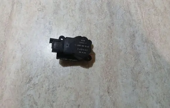 Mercedes-Benz CLK A209 C209 Air flap motor/actuator A2038201642