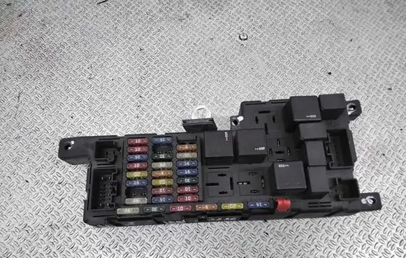 Volvo S60 Fuse module 8637841