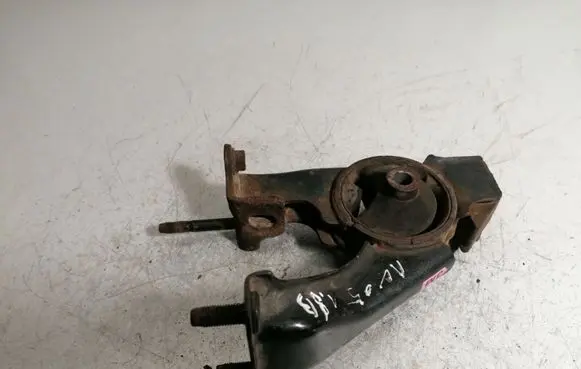 Toyota Avensis T250 Engine mount bracket