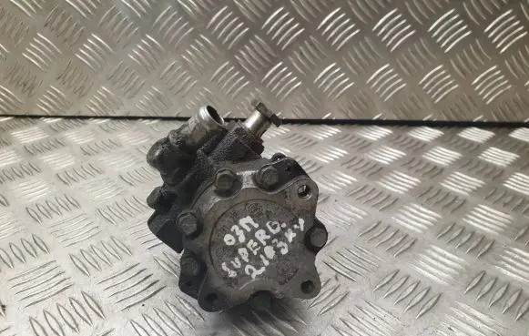 Skoda Superb B5 (3U) Power steering pump 8D0145156T