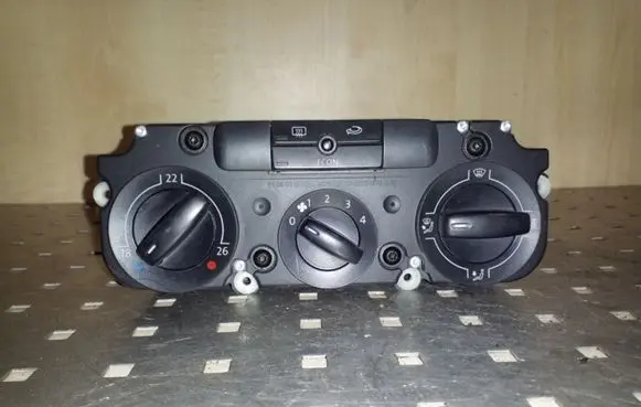 Volkswagen Touran I Climate control unit