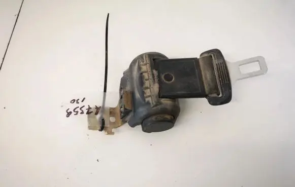 Middle seatbelt (rear)