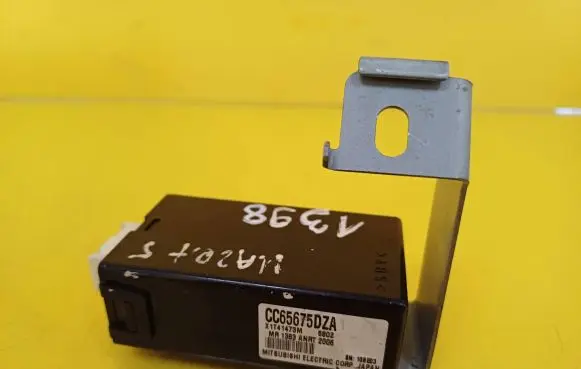 Mazda 5 Door central lock control unit/module CC65675DZA