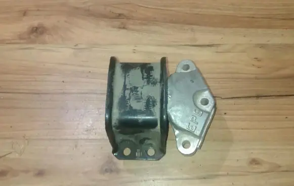 Peugeot 308 Engine mount bracket 9655922980
