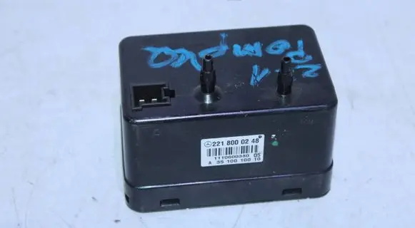 Mercedes-Benz S W221 Central locking vacuum pump 2218000248 1110600380 A3510010010