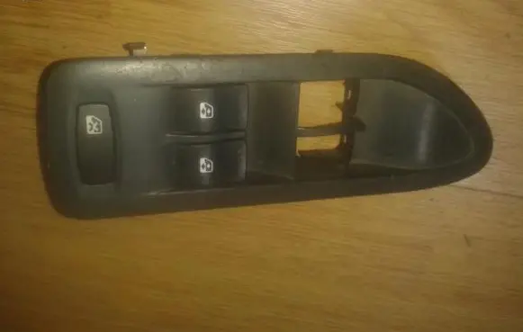 Renault Laguna I Electric window control switch 8200397302