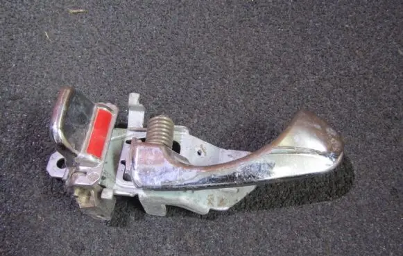 Mitsubishi L200 Front door interior handle