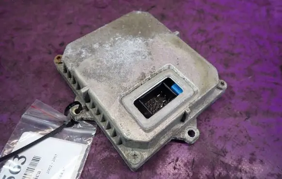 Mazda 6 Voltage converter/converter module 