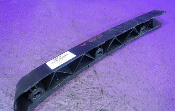 Skoda Fabia Mk2 (5J) Front bumper mounting bracket 5J6807863