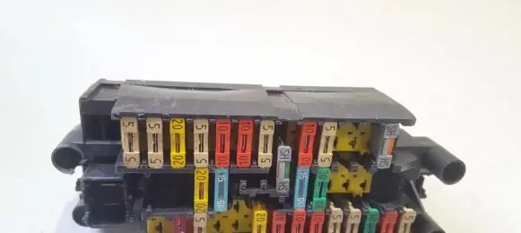 Peugeot Partner Fuse box set 9635518280 289028 9635518280289028