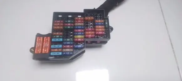 Volkswagen Touran I Fuse box set 7L0941828A 7L0941824A
