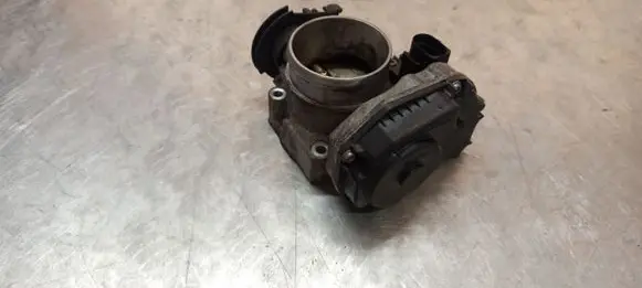 Volkswagen PASSAT B5 Throttle valve 058133063M
