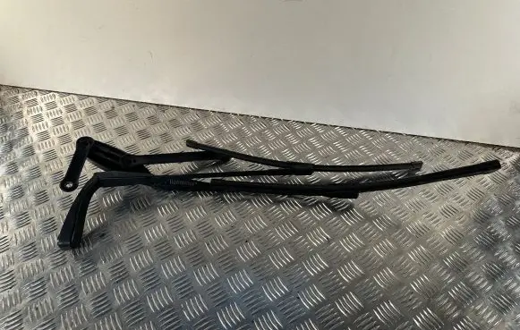 Mercedes-Benz GLC X253 C253 Front wiper blade arm A2058240219