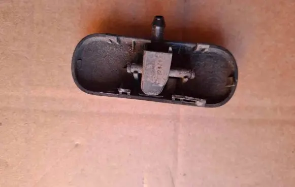 Volkswagen Touran I Windshield washer spray nozzle 
