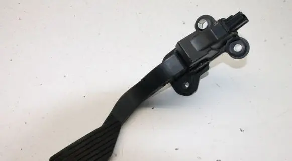 Mitsubishi Outlander Accelerator throttle pedal