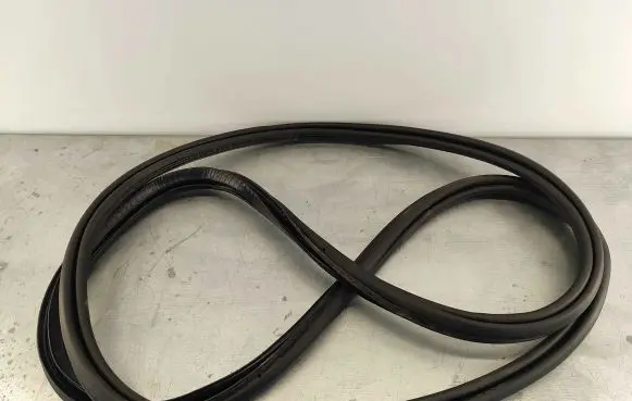 Volvo XC60 Front door rubber seal 32229253 31424344